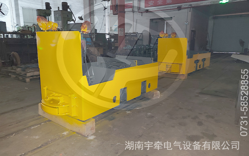 礦用蓄電池電機(jī)車(chē)出口海外 1.jpg