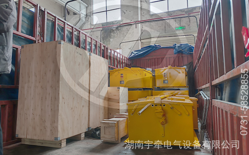 礦用蓄電池電機(jī)車(chē)出口海外 4.jpg